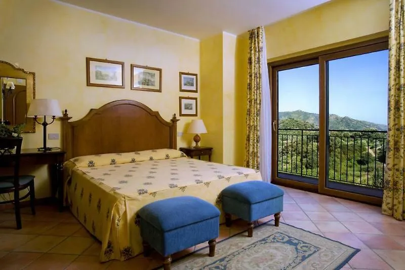 Agriturismo Il Borgo Motta Camastra Κατάλυμα σε φάρμα